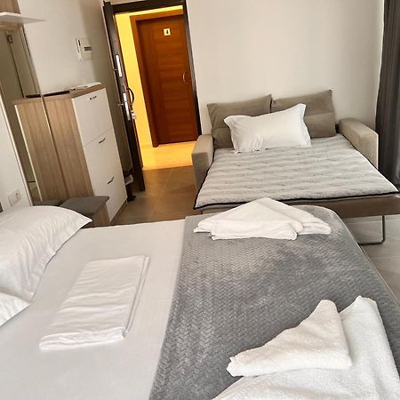 D&D Hotel Shëngjin 外观 照片