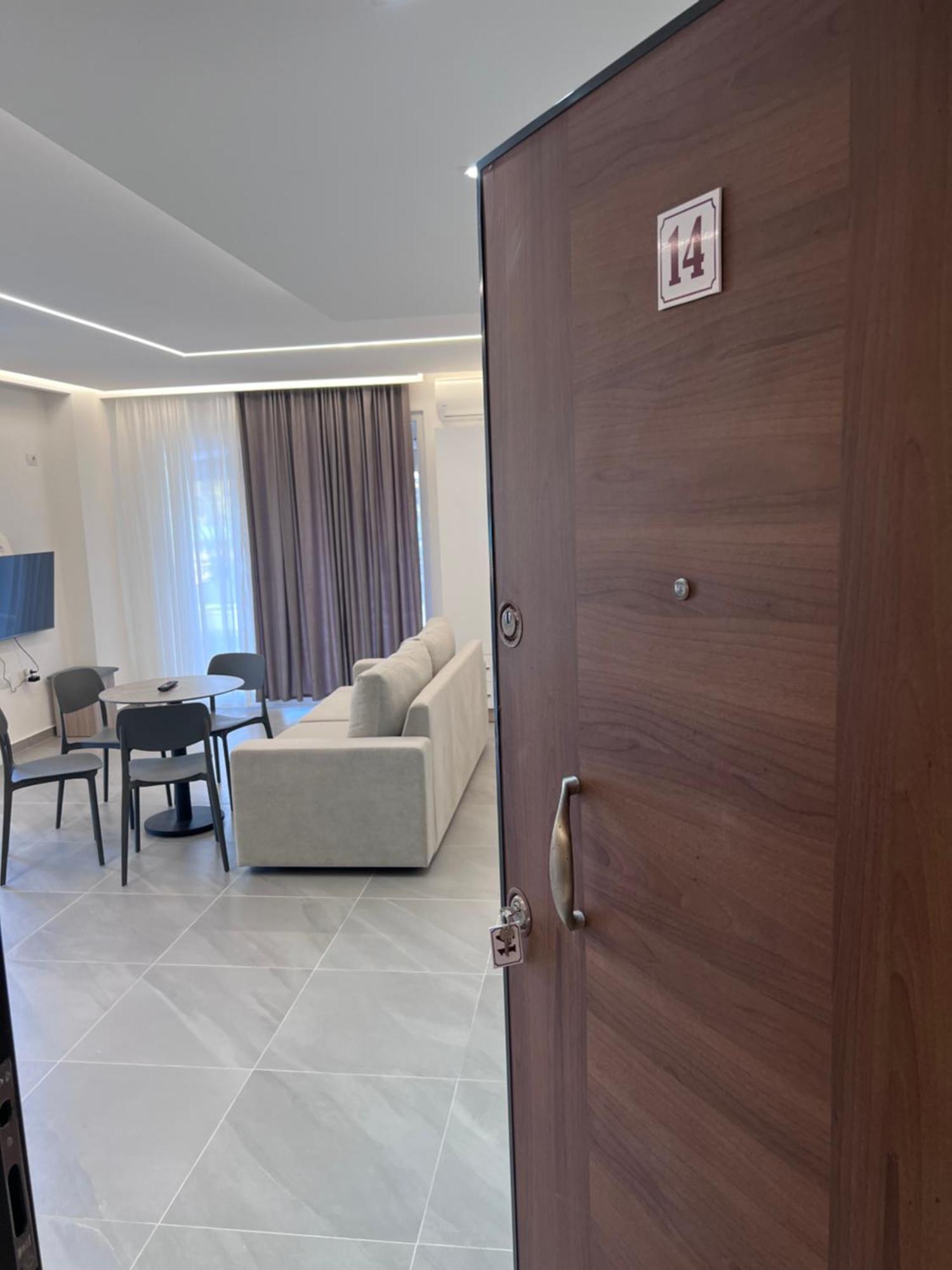 D&D Hotel Shëngjin 外观 照片