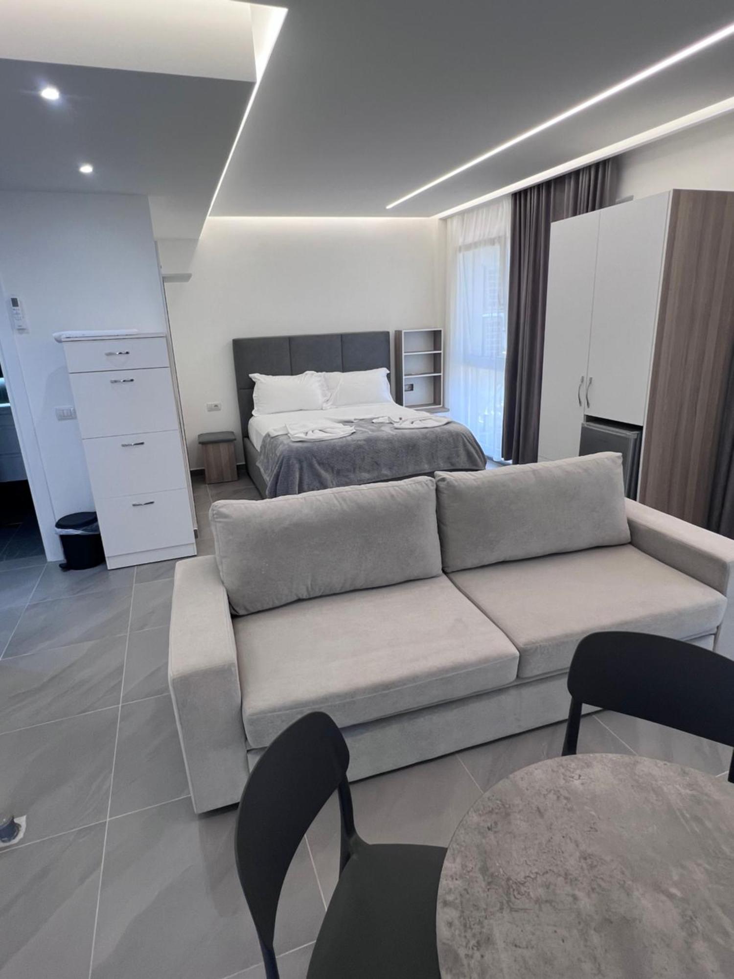 D&D Hotel Shëngjin 外观 照片