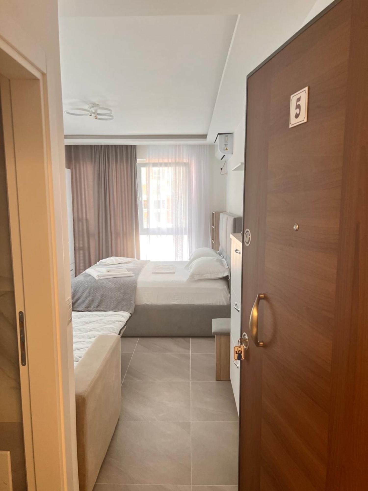 D&D Hotel Shëngjin 外观 照片