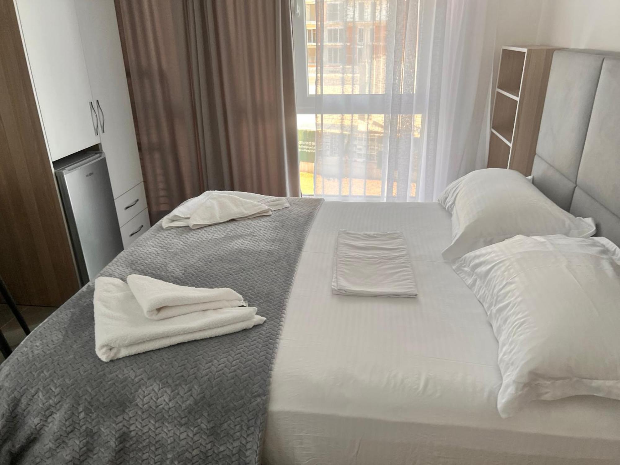 D&D Hotel Shëngjin 外观 照片
